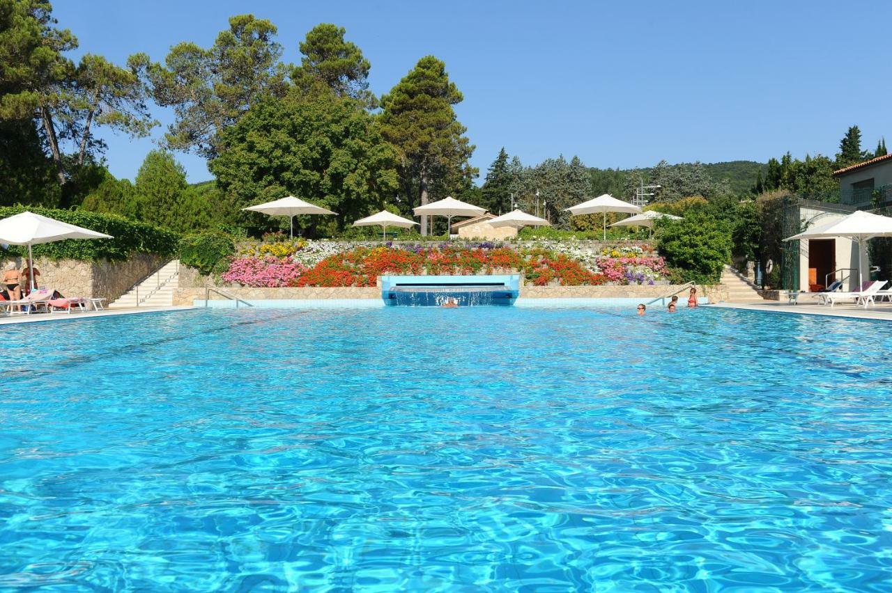 Parco Delle Piscine Hotel Sarteano Bagian luar foto