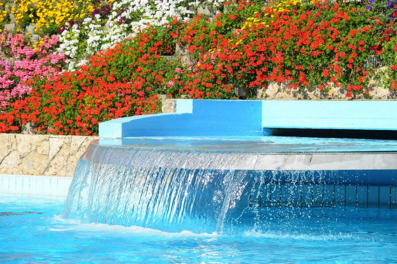 Parco Delle Piscine Hotel Sarteano Bagian luar foto