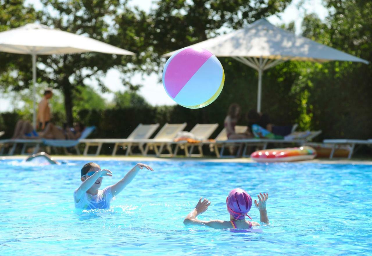 Parco Delle Piscine Hotel Sarteano Bagian luar foto